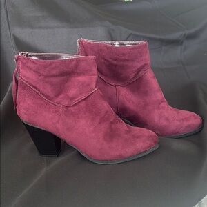 ❤️2/$15 or 3/$21❤️ Charlotte Ruess Faux Suede Wine Booties, Size 9